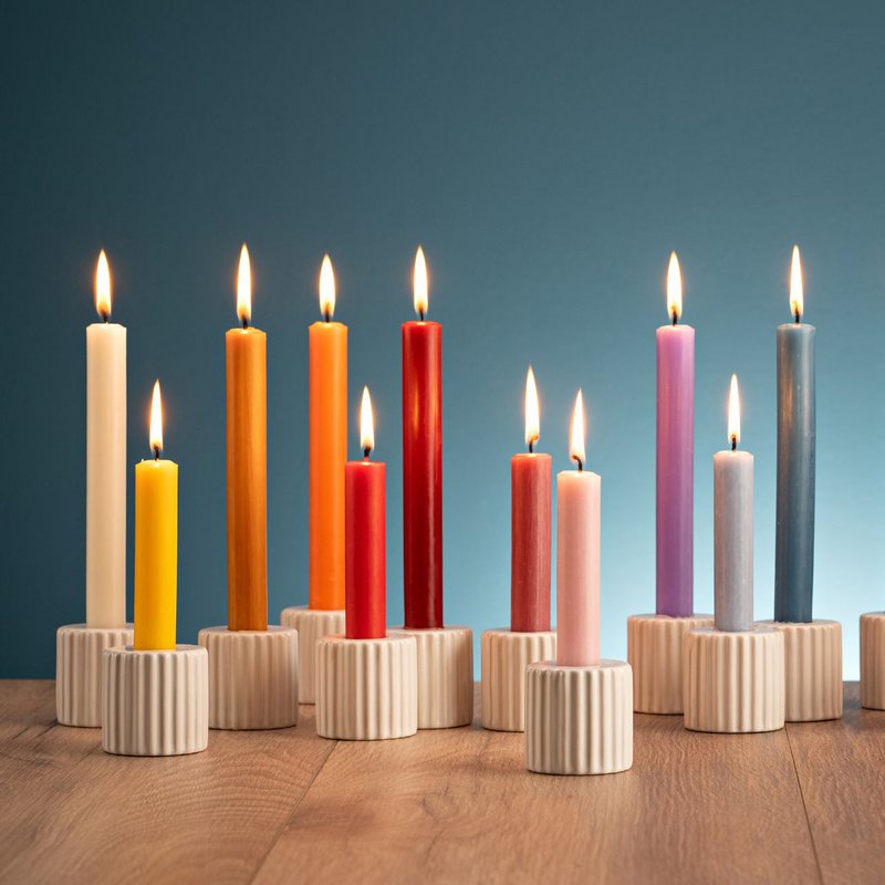 Taper candle, dark red, solid-colored, Ø 2x18 cm, burning time: approx. 8 hours.