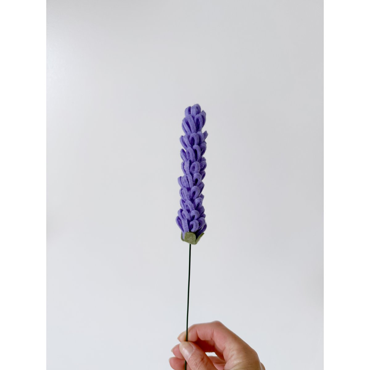 Centre de lavande de fleur en feutre violet
