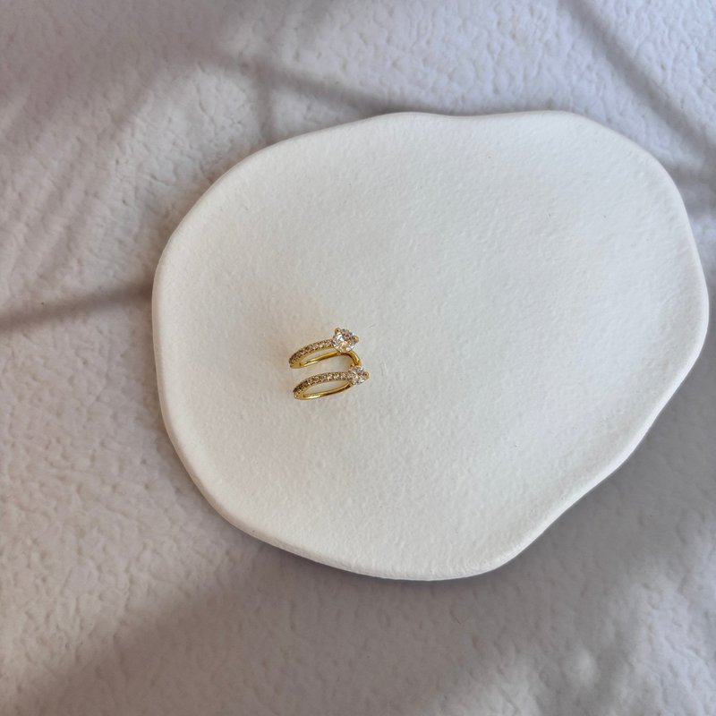 Sparkling Hug -Polsino per orecchio con zircone placcato oro
