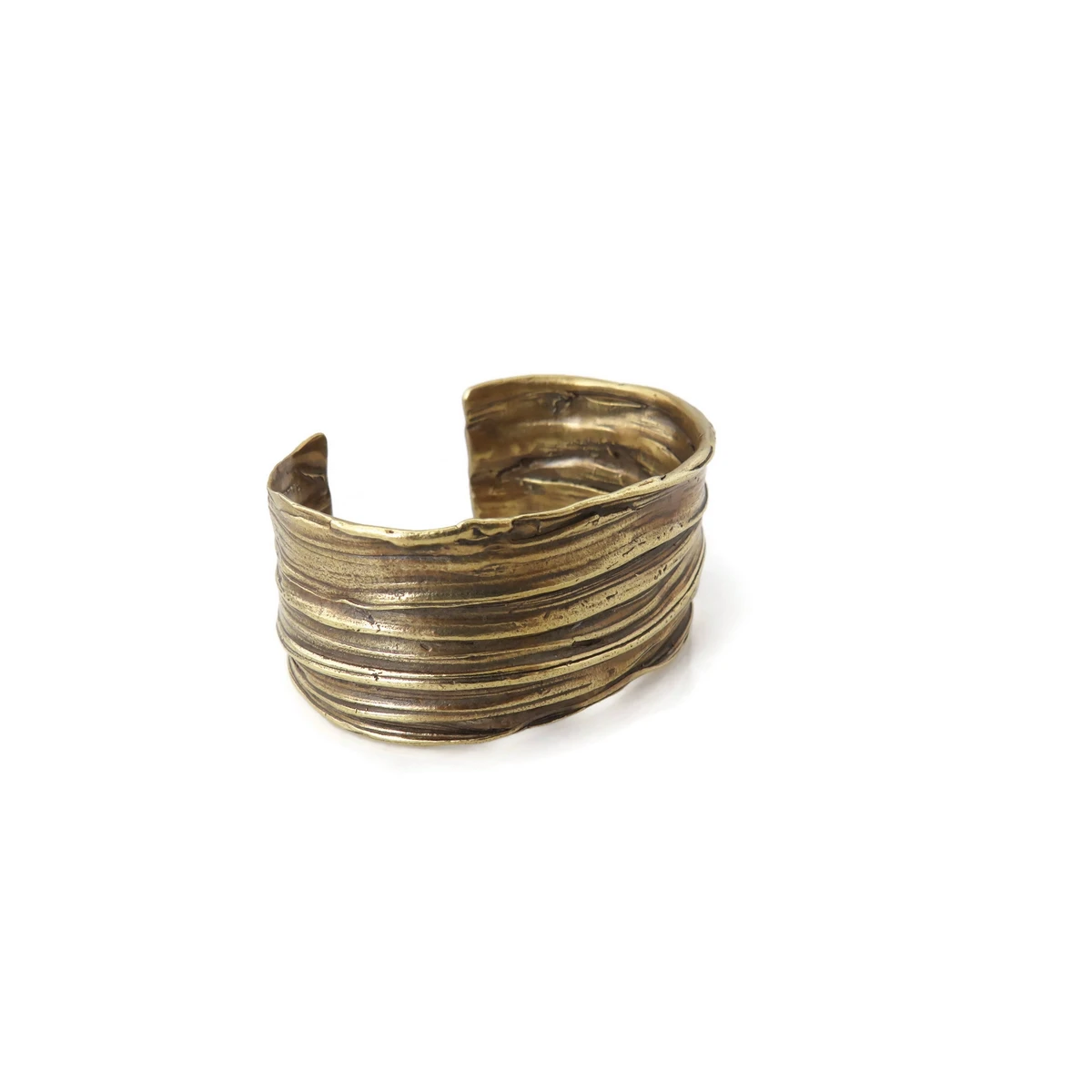 Brazalete ancho de bronce patinado – Escultural
