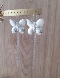 Lange, rhodinierte Schmetterlingsohrringe