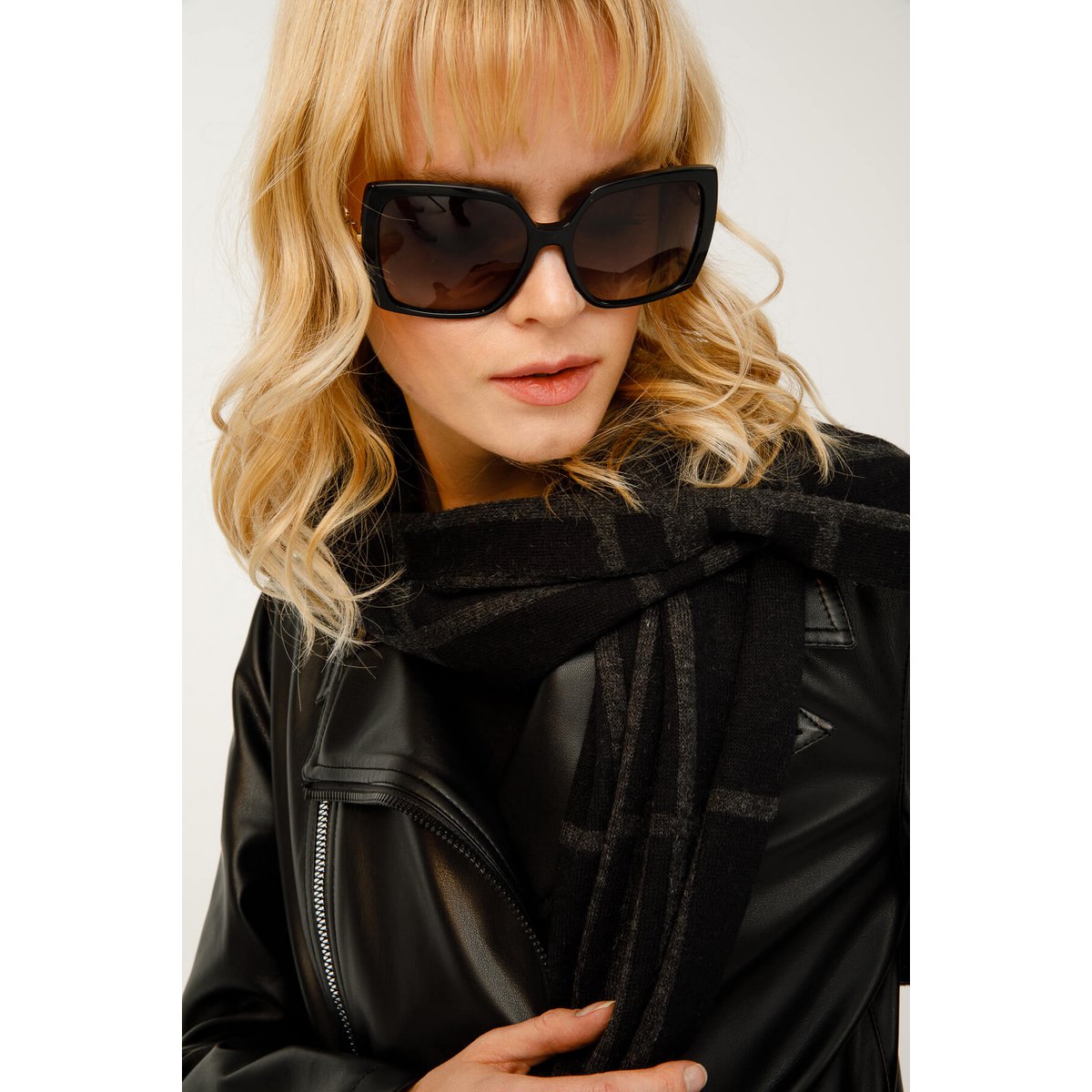 Galatia Scarf Black-Grey