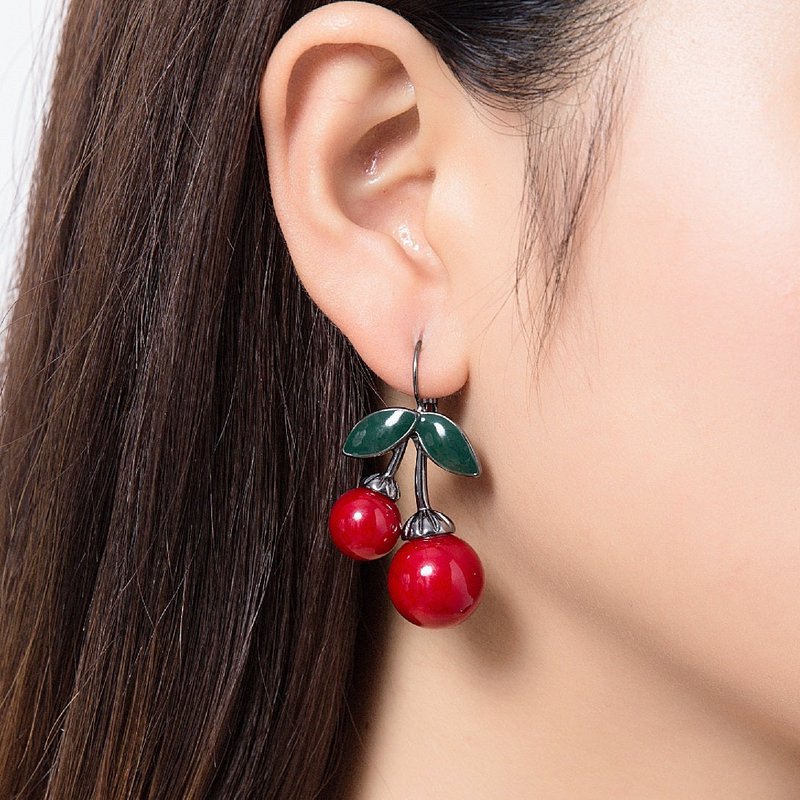 Dormeuse Merve Earrings