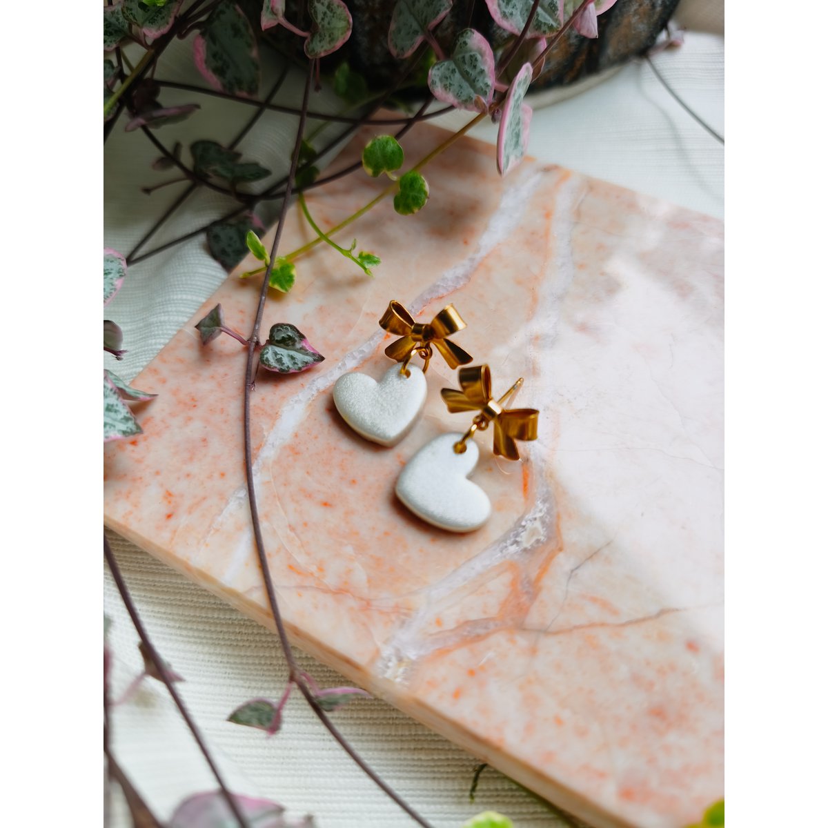 Boucles d'oreilles coeur nacre blanche