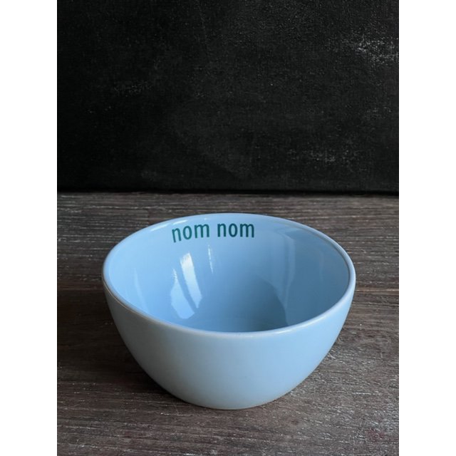 Sisi bowl, Nom Nom