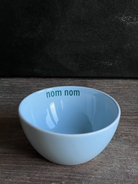 Sisi bowl, Nom Nom