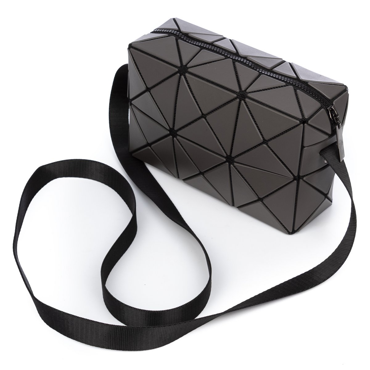 Iria Quintana Aso Crossbody Bag met geometrisch ontwerp. 17.5x6x11.5 cm.