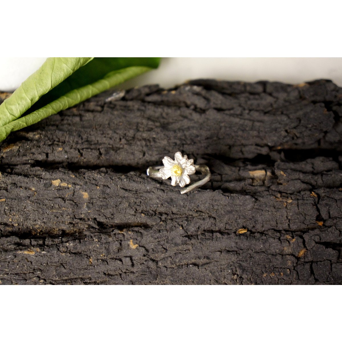 Anello ramo d'argento, gioielli in argento sterling, fascia di fiori di camomilla, regalo per lei, regalo di compleanno per le donne, gioielli fatti a mano