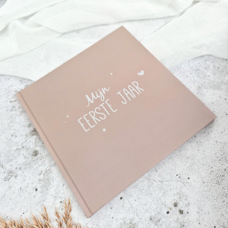 Første årbog | Beige l Sand
