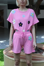  Women's pink shorts set with floral applications, available in sizes S/M and M/L.

The product is a women's shorts set in a pink color, featuring floral applications. The set includes a top and shorts. The available sizes are S/M and M/L. The material and exact style details are not provided, but the key features are the pink color and the floral applications on the garment.