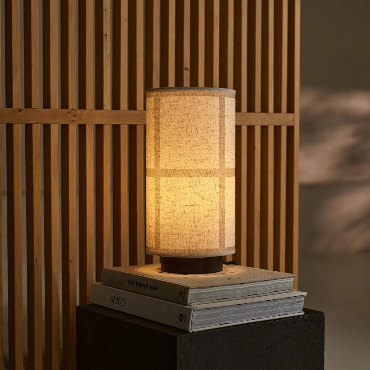 Sakura Dunkelbraune Tischlampe | Leinenmix-Schatten und stilvolle Beleuchtung