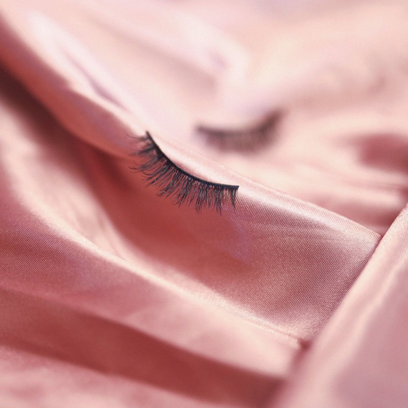 Marilyn Lashes - Minimal Chic Look til show-stoppende drama
