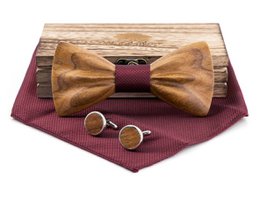 Mosca in legno “Heartwood” luminosa