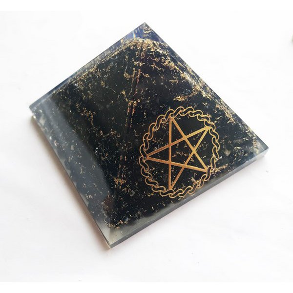 Schwarze Turmalin-Pentagramm-Orgon-Pyramide mit Charge Crysta