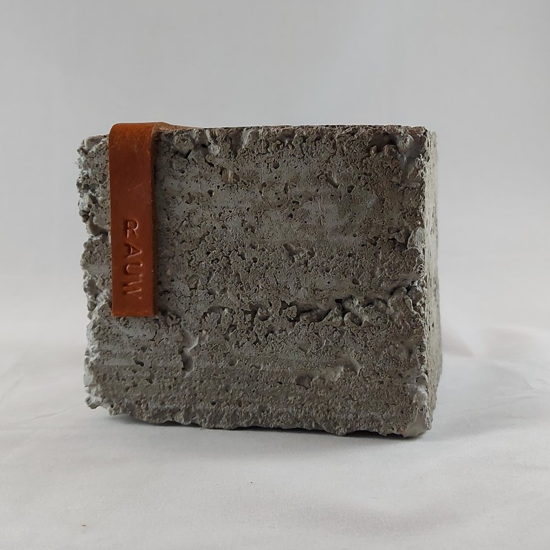 Raw Concrete Design bordlampe industriel cement flere farver
