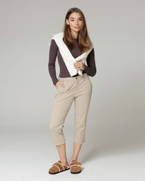  Beige three-quarter length chino trousers, cropped capri pants, casual women's bottoms, neutral khaki color, relaxed fit.