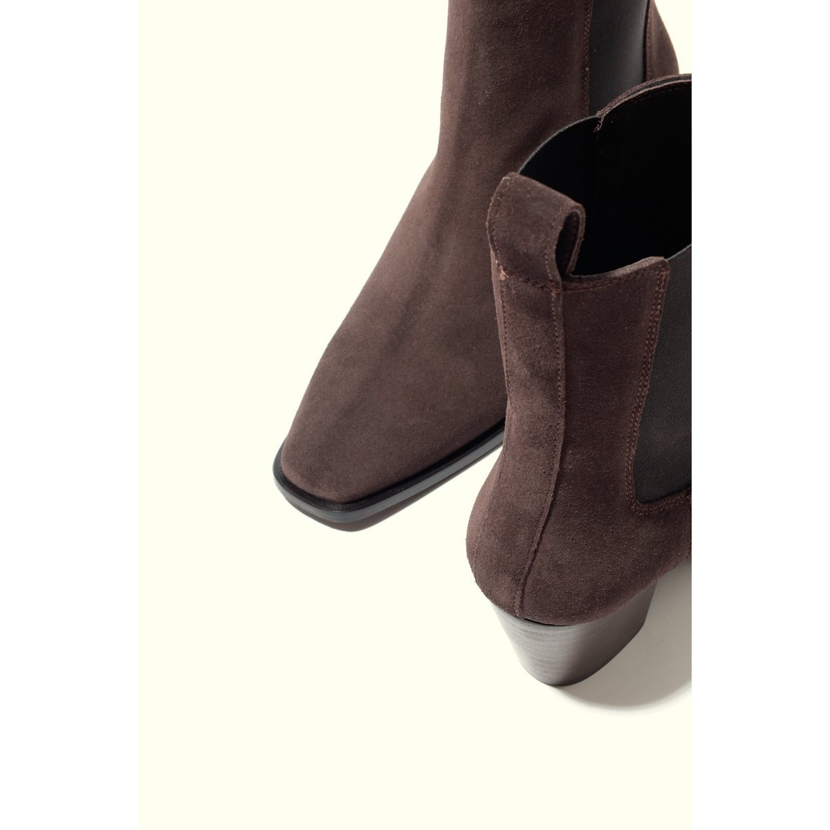 RAY CHOCOLATE – Bottines pointues à talons et bout carré avec talon sculptural