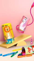 Avenir Silky Crayon: 12 Farben, gemischte Modelle, in Tube Ø 7,5 x 16 cm, im Display 24 x 16 x 24,3 cm, 3+