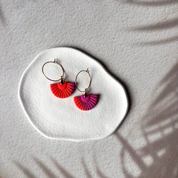 Riflessi di costiera - håndlavede ventilatorøreringe i guld, orange og fuchsia