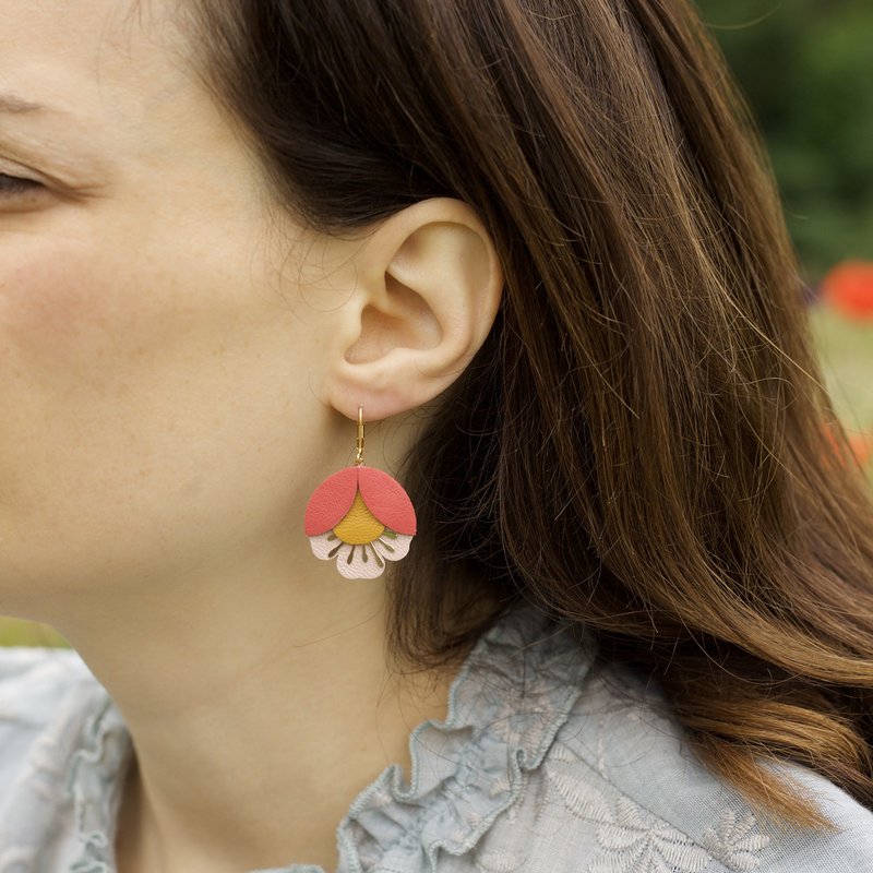 Pendientes Cherry Blossom - cuero amarillo, rosa frambuesa metálico, azul esmerilado