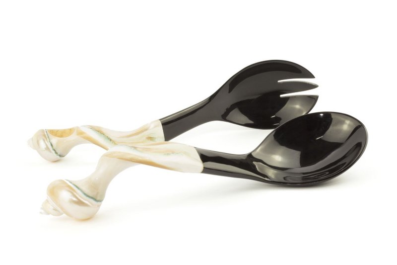 Couverts en corne noire avec manche en nacre