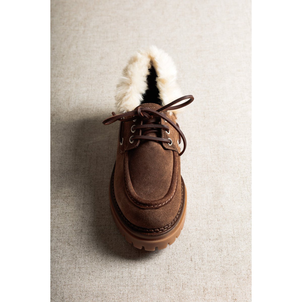 SAILOR RHUM BROWN – Wildleder-Bootsschuh mit dicker Sohle und Kunstpelzkragen