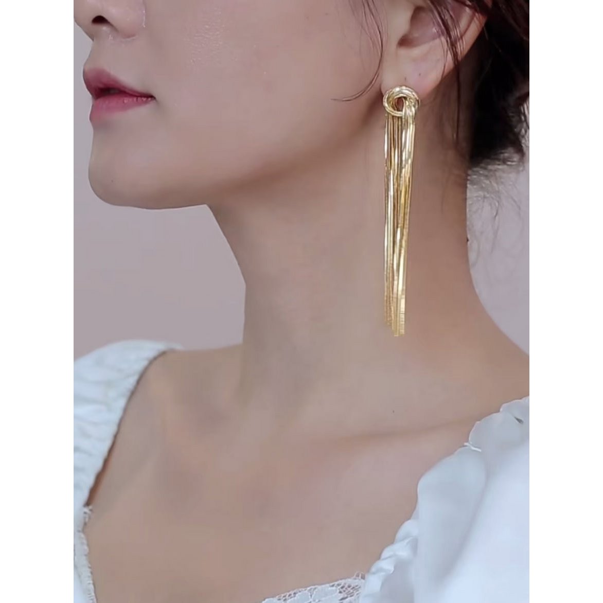 Pendientes largos con borlas y nudos vintage modernos
