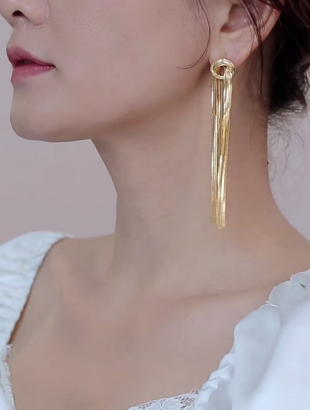 Pendientes largos con borlas y nudos vintage modernos