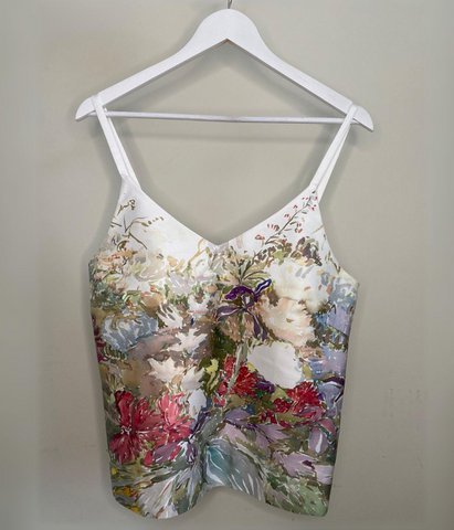 Satijnen blouse met bandjes DecoFlux van Kmieliauskaitė