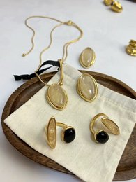 Fed minimalistisk guldrutileret kvarts bred bangle