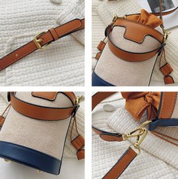 AnBeck Small Bucket Crossbody-håndtaske (2 farvemuligheder)