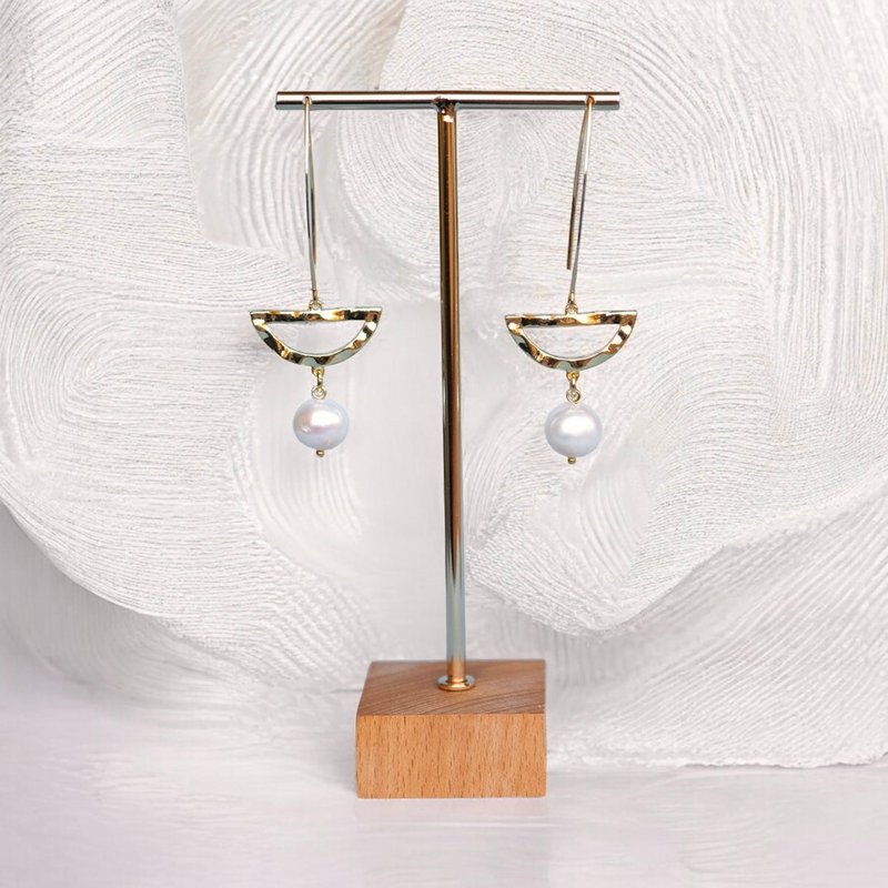 THALASSA – Lange goldene Barockperlenohrringe