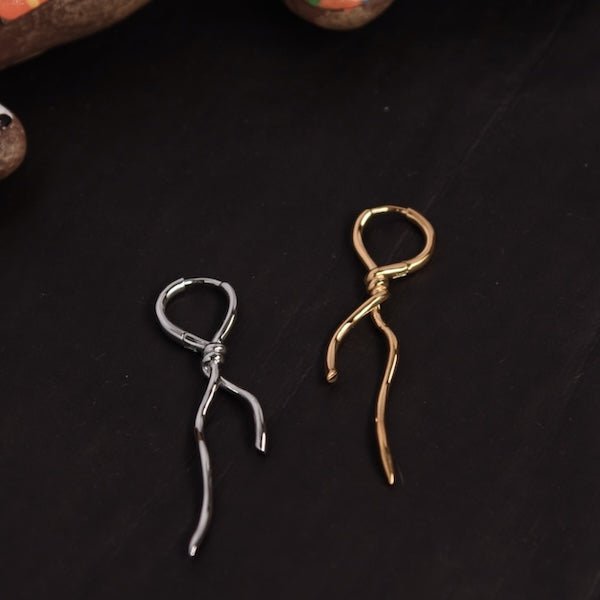 Boucles d'oreilles fines à nœud torsadé au design unique, une paire