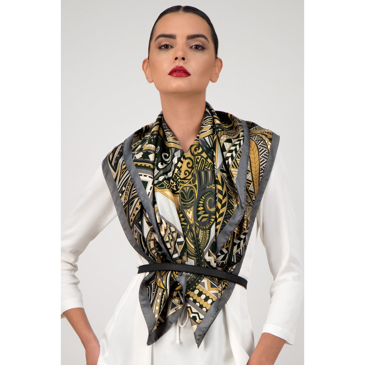 Power of Life - Gris 90*90 cm - Sarga 100% Seda