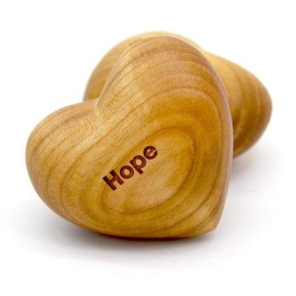 Thankgoods Holzherz Hope als Geschenk für Hoffnung zum Weitergeben. Ein herzliches Geschenk!