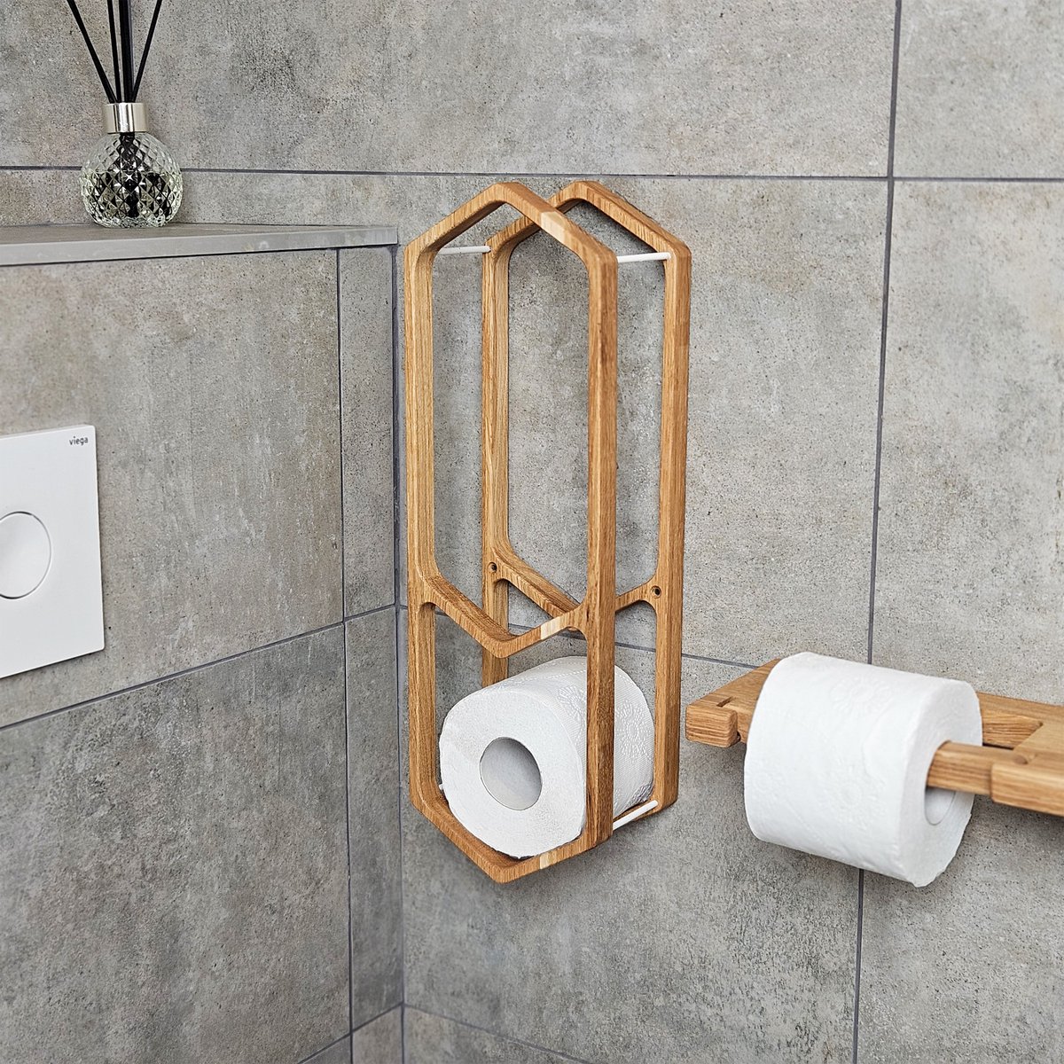 Porta della carta igienica rustica, mensola in legno montato a parete per la conservazione del bagno e arredamento
