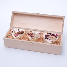 Set regalo di 3 candele a forma di cuore con petali di rosa 11156-135