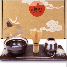 Matcha set deluxe with 5 pieces including a bowl, holder, tray, 80s matcha whisk, and spoon. Available in goma, kumo, and shiro variants. The set features traditional Japanese design elements like cranes and a rising sun.