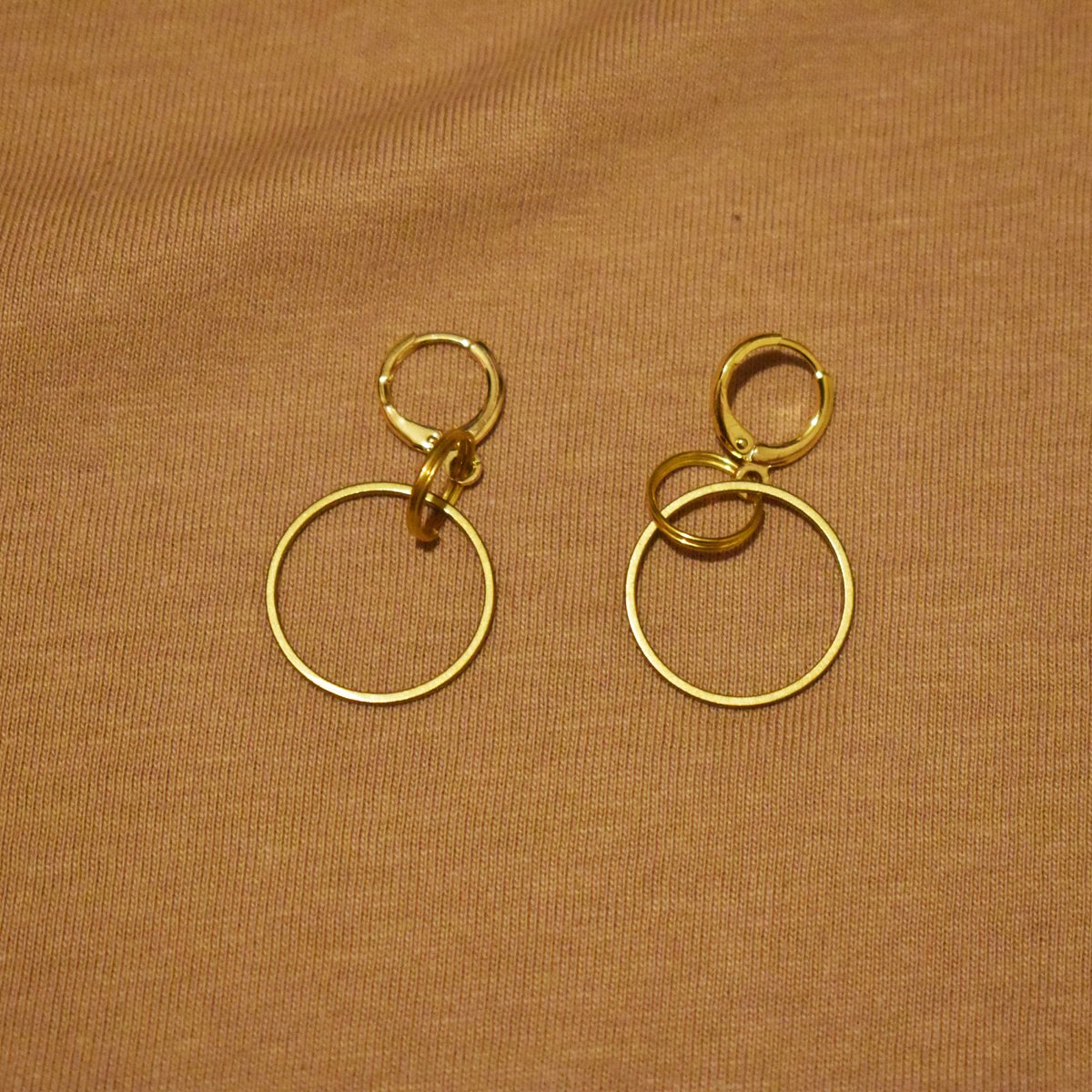 Pendientes Bienvenido Huggie