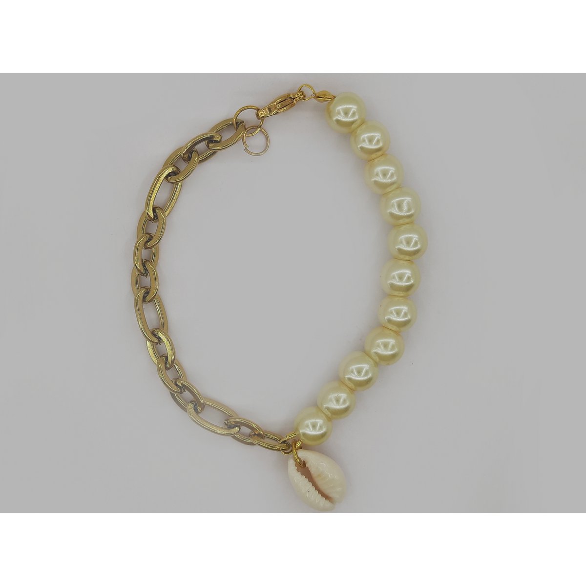 %2376 Cowrie shell pearl bracelet