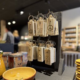 shop int black berlin display stick 6