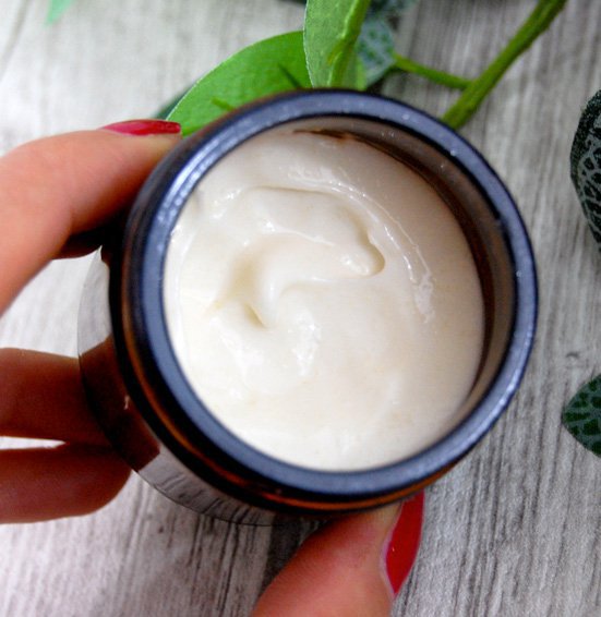 Bardzo delikatny peeling do twarzy