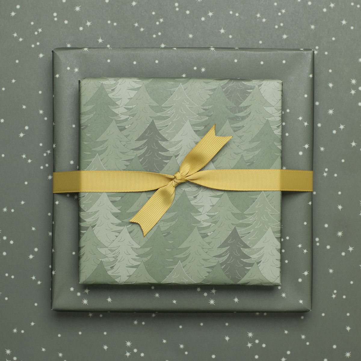 Papel de regalo navideño sostenible verde, papel de regalo Árboles de Navidad y estrellas: papel de regalo de doble cara fabricado con papel 100% reciclado