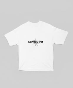 Übergroßes T-Shirt Coffee First