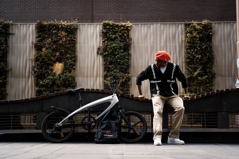 Cruzaa pedalstøttende Bluetooth elcykel Carbon Black