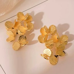 Guld kronblad buket øreringe