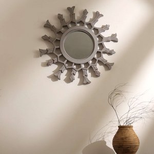 Sunburst-Holzspiegel mit Metallic-Finish – skulpturaler Wandakzent