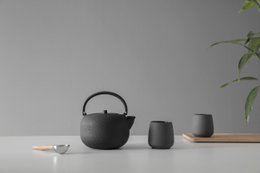Viva Saga™ Cast Iron Teapot 0,80L, Black, inox filter