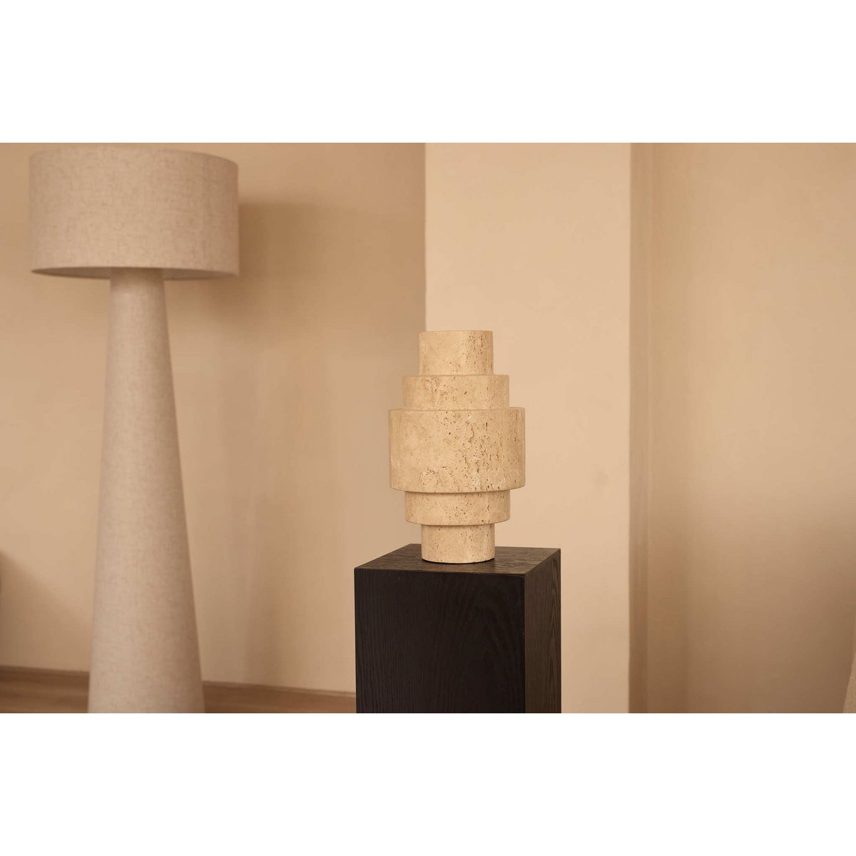 Travertine Agano Vaas L