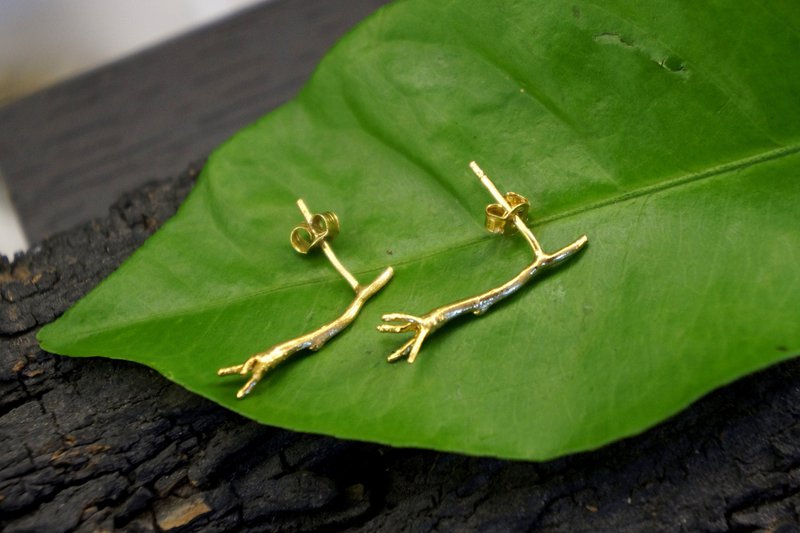 Petites boucles d'oreilles à tige : Jasmine Twig Design - Or sur argent sterling